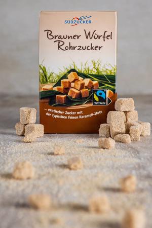 Südzucker Brauner Würfel Rohrzucker (brown cane sugar cubes) with Fairtrade logo.